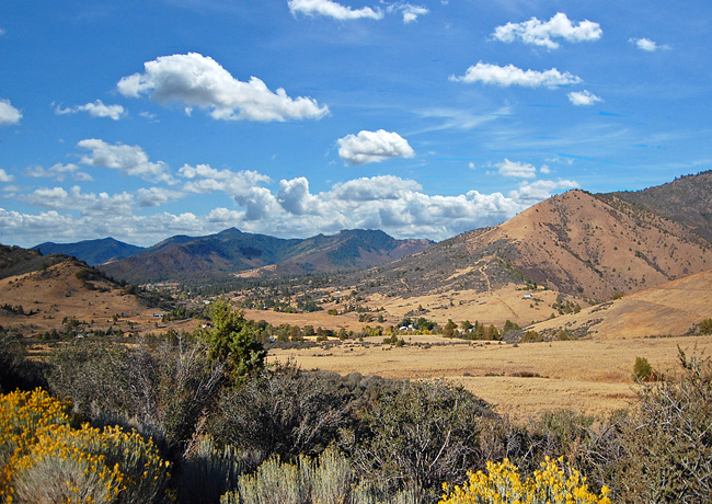 Shasta Valley Vista Point - Yerbez, California