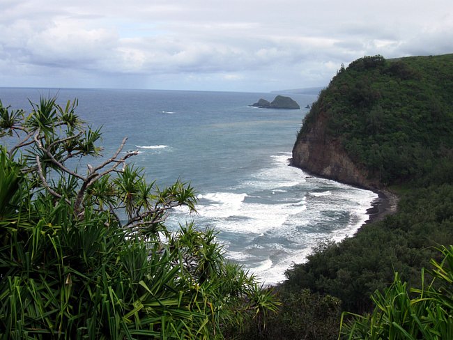 Pololu Valley Beach
